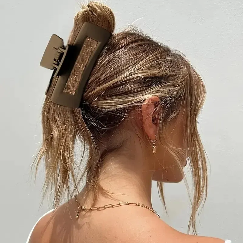 Simple Style Solid Color Hollow Shark Claw Large Hair Claw Hair Accessori