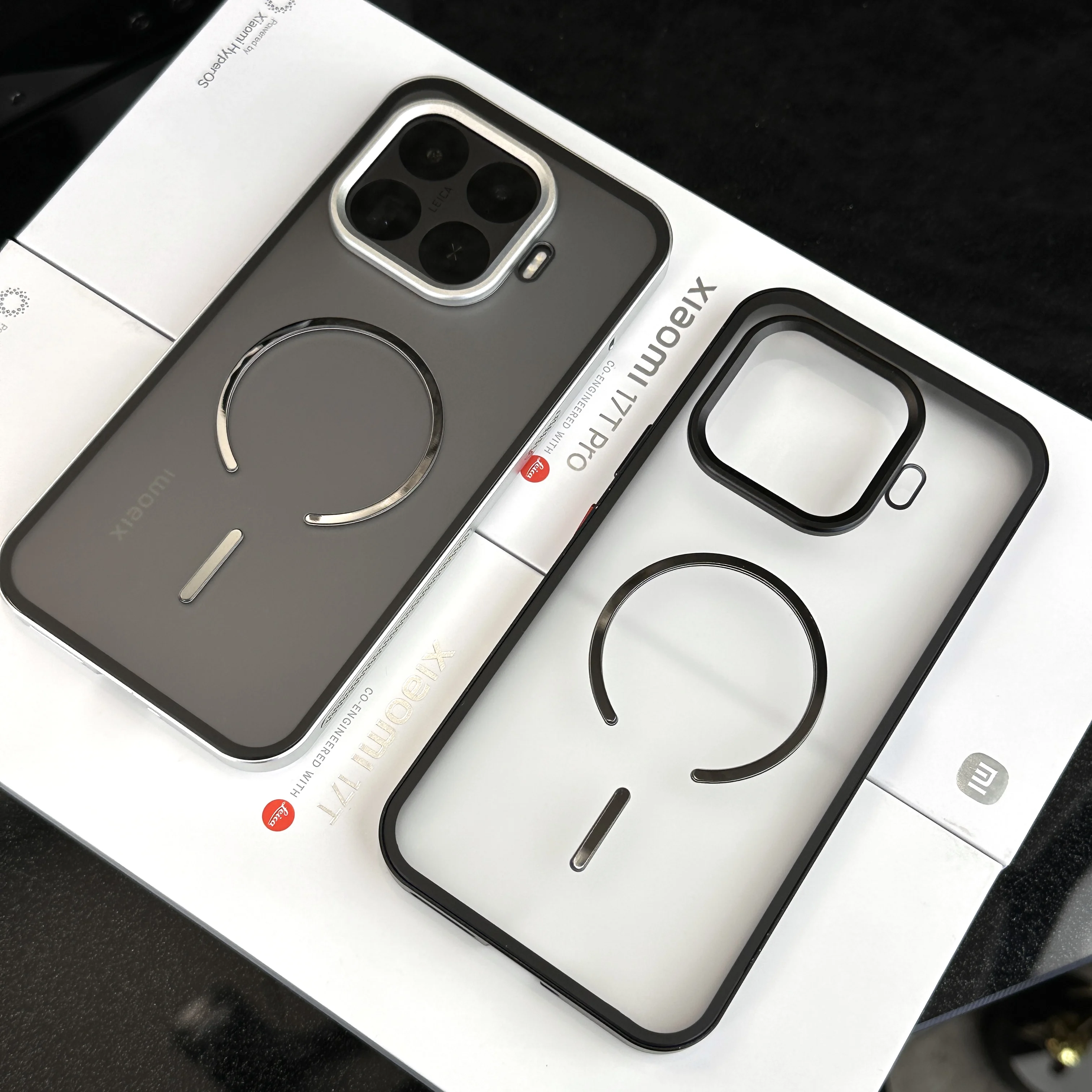 Magnetic Aluminum Alloy Case with Tempered Glass Acrylic Back