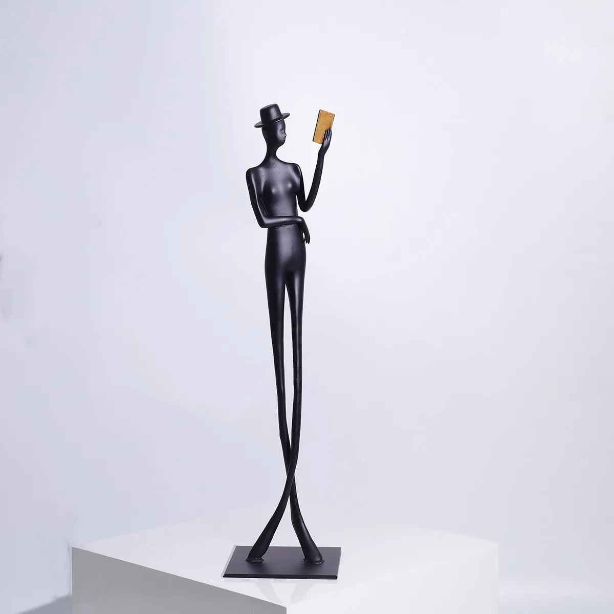 

Modern Creative Home Studio Soft Decoration Decoration Metal Black Cast Aluminum Elegant Reading Women's Desktop Sculpture