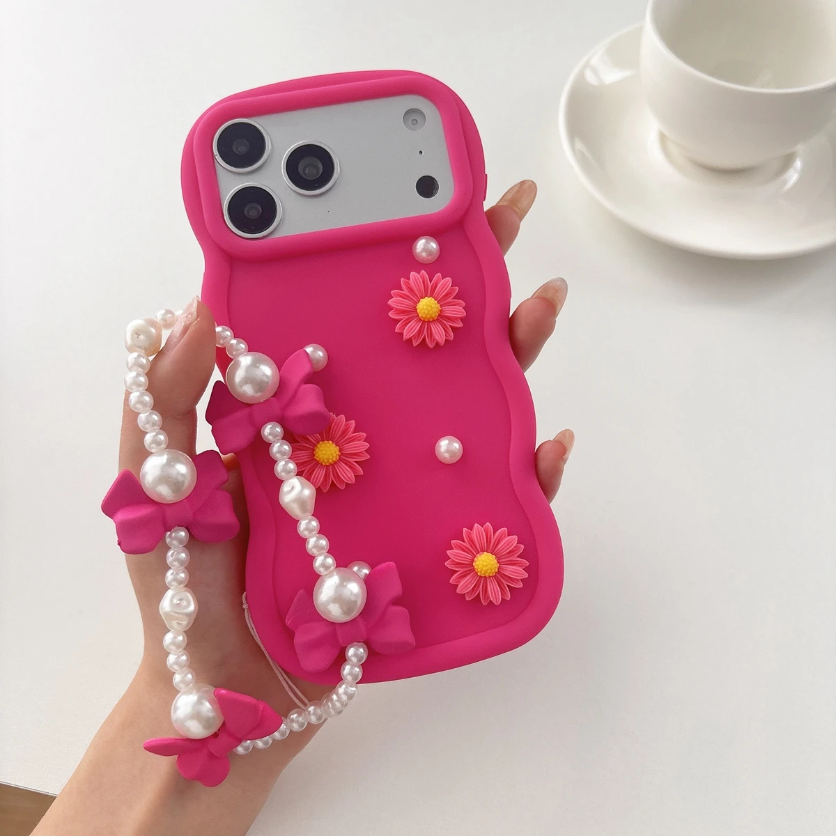 Elegant Flower Pearl Chain Phone Case with Wave Design