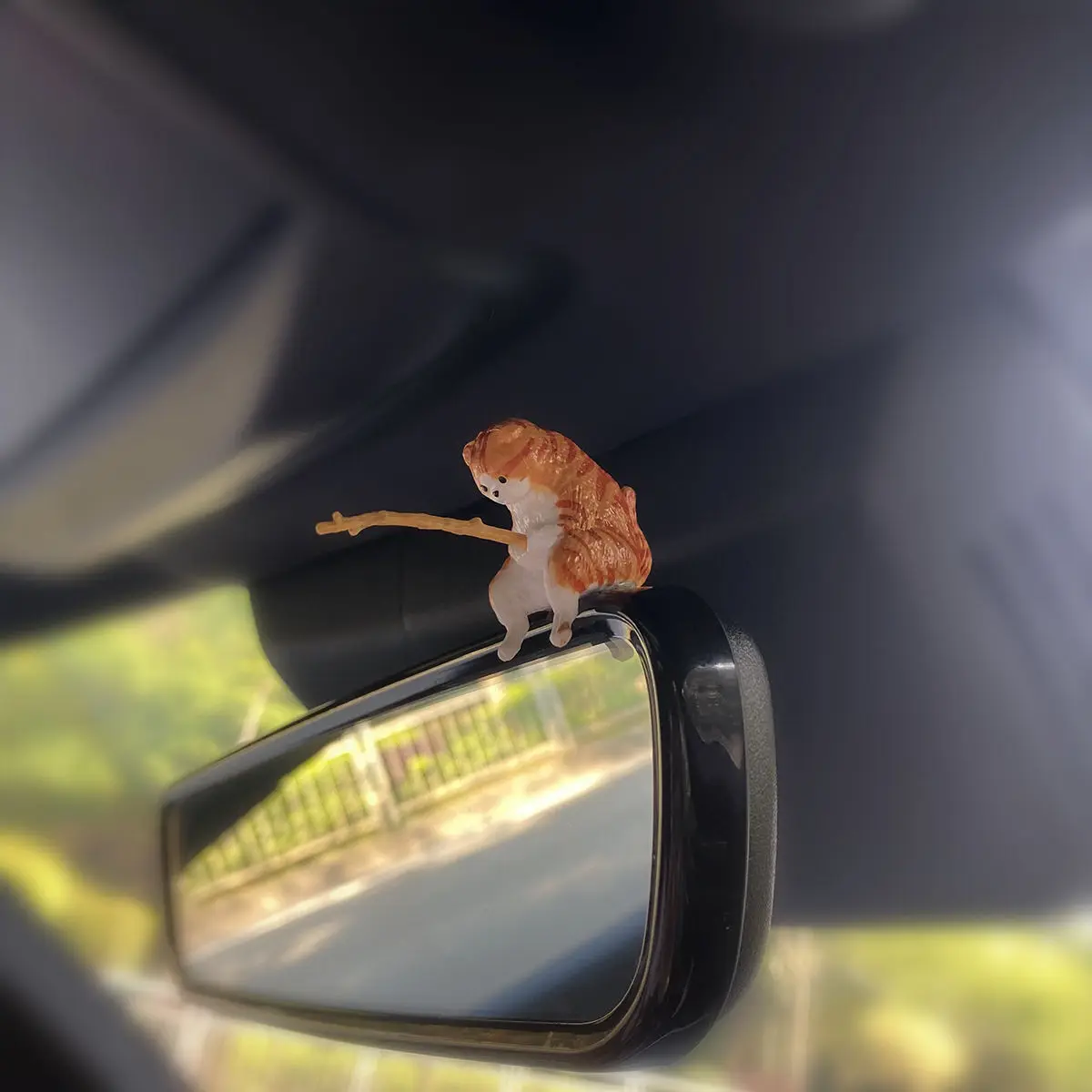 Gatto da pesca Decorazione interna per auto Resina carina con occhiali da tubo Specchietto retrovisore automatico Pendente Uscita aria per accessori auto - Image 3