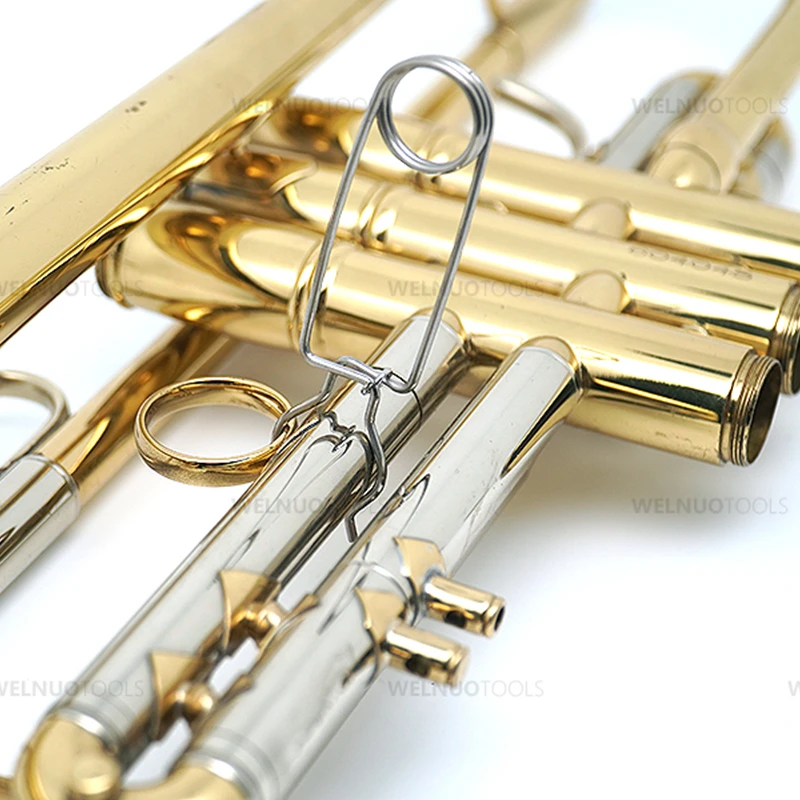 VIELE BLECHBLASINSTRUMENTE, wahrscheinlich Flügel, Posaune, Kornett VIELE BLECHBLASINSTRUMENTE, wahrscheinlich Flügel, Posaune, Kornett