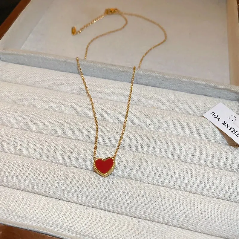 قلادة قلب من التيتانيوم الصلب للنساء ، مزاجه بسيط...