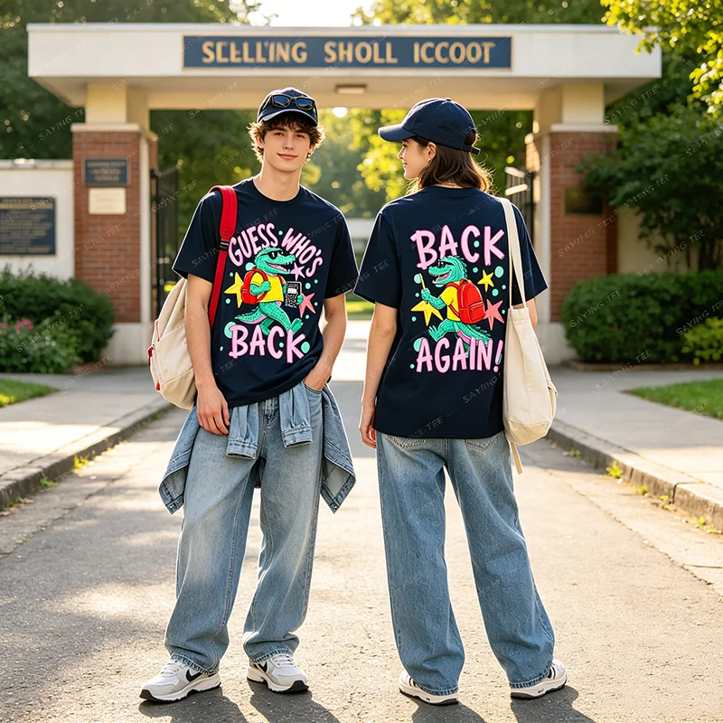 Ratet mal, wer wieder da ist: Gator Lustiges T-Shirt für Schüler und Lehrer zum Schulanfang, Y2K-Stil, beidseitig bedruckt, Grafik-Bekleidung, Neuartiges Spruch-T-Shirt