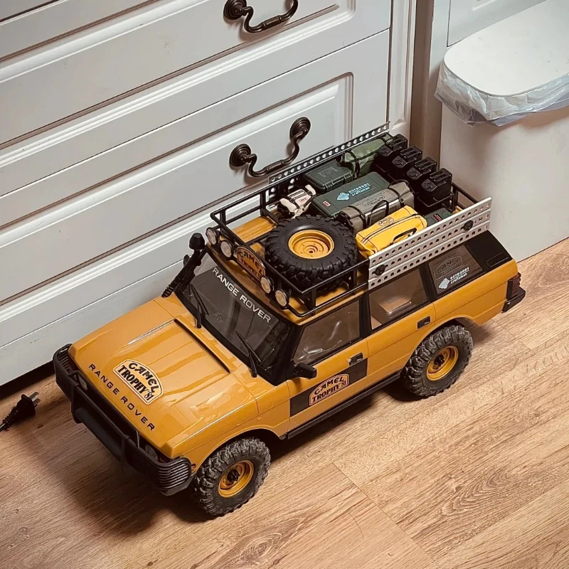 Châssis et moteur électrique du Crawler Buggy RC Land Rover Defender 1/10 4WD, prêt pour l'aventure.