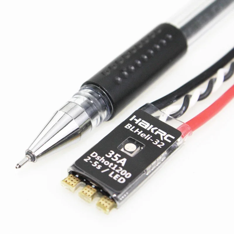 HAKRC 35A ESC 32 bits – Performant pour drone RC, avec microcontrôleur visible et câbles de signal.
