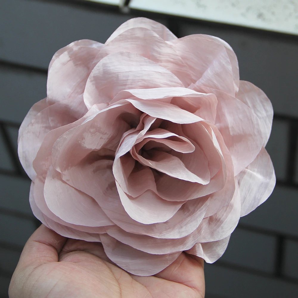 14 cm große, mehrschichtige Rosenblüten-Brosche 2025 aus Stoff für Kleider, Anzüge, Korsagen, Damen, Magazin-Hochzeits-Shootings, Pullover und Mäntel – Detail 11
