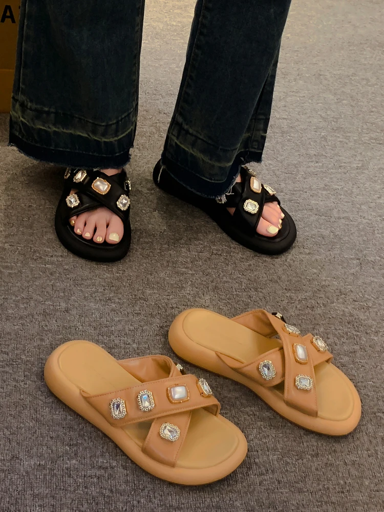 

Шлепанцы женские на платформе, мягкие блестящие сланцы, на резиновой подошве, с перекрестной шнуровкой, повседневная обувь из искусственной кожи с кристаллами, лето 2023