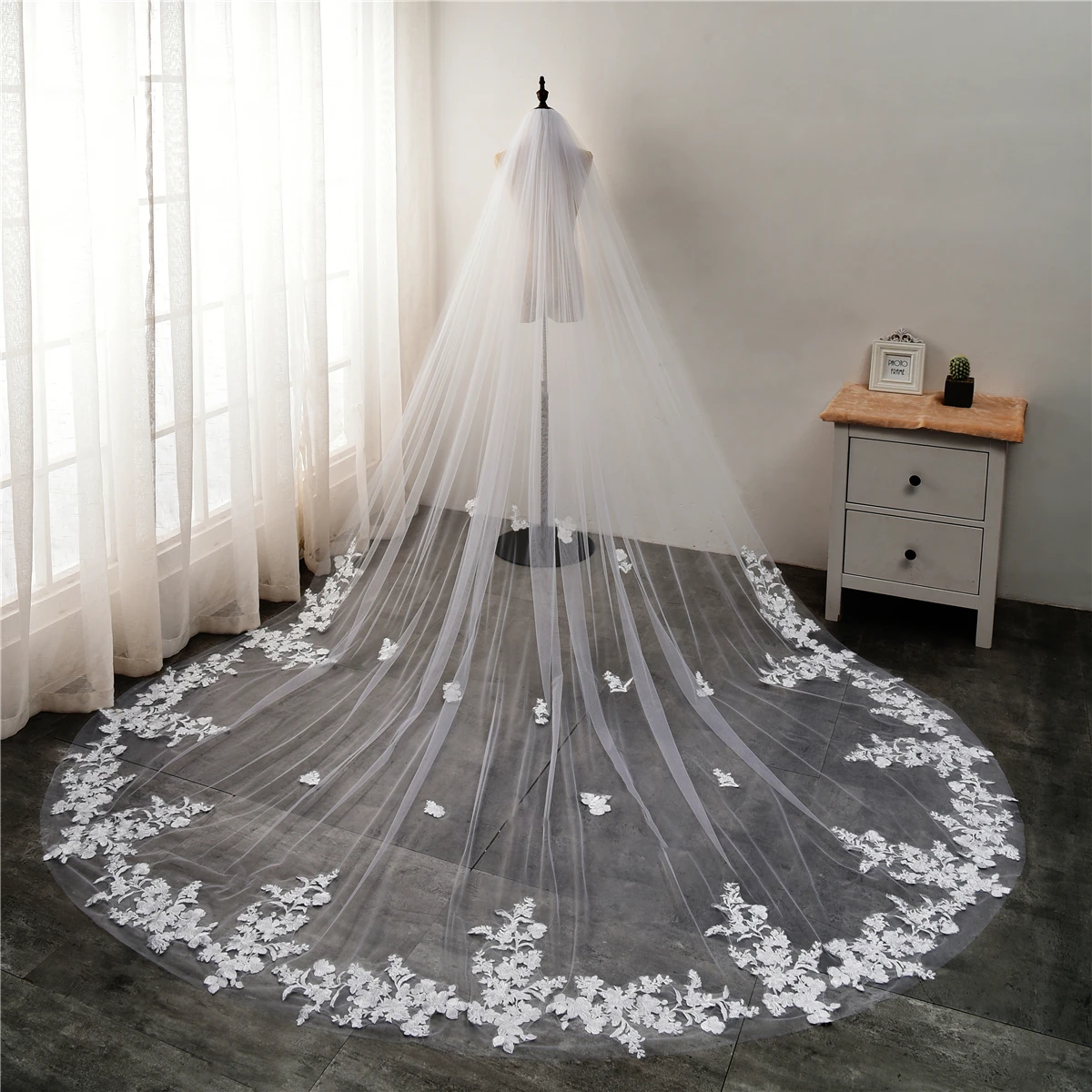 

White/Ivory Wedding Veils Long Lace Edge Flower Luxurious Applique Cathedral Bride Bridal Veil With Comb 3Meters velo de novia