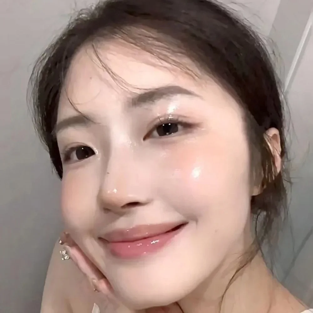 Cute Little Rabbit Blusher Cream Wet and Bright Highligh Blusher All-in-one Plate Natural Makeup Effect Facial Outlines Brighten