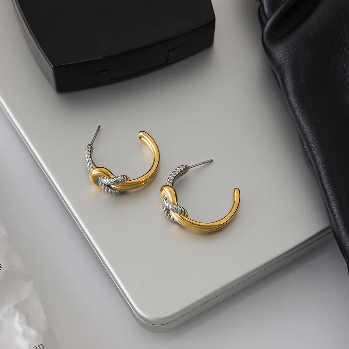18K Gold Plated Spiral Knot Shape Hoop Earrings Double Layered Metal C-shape Geometric Ear Huggie Stainless Steel Jewelry Aretes