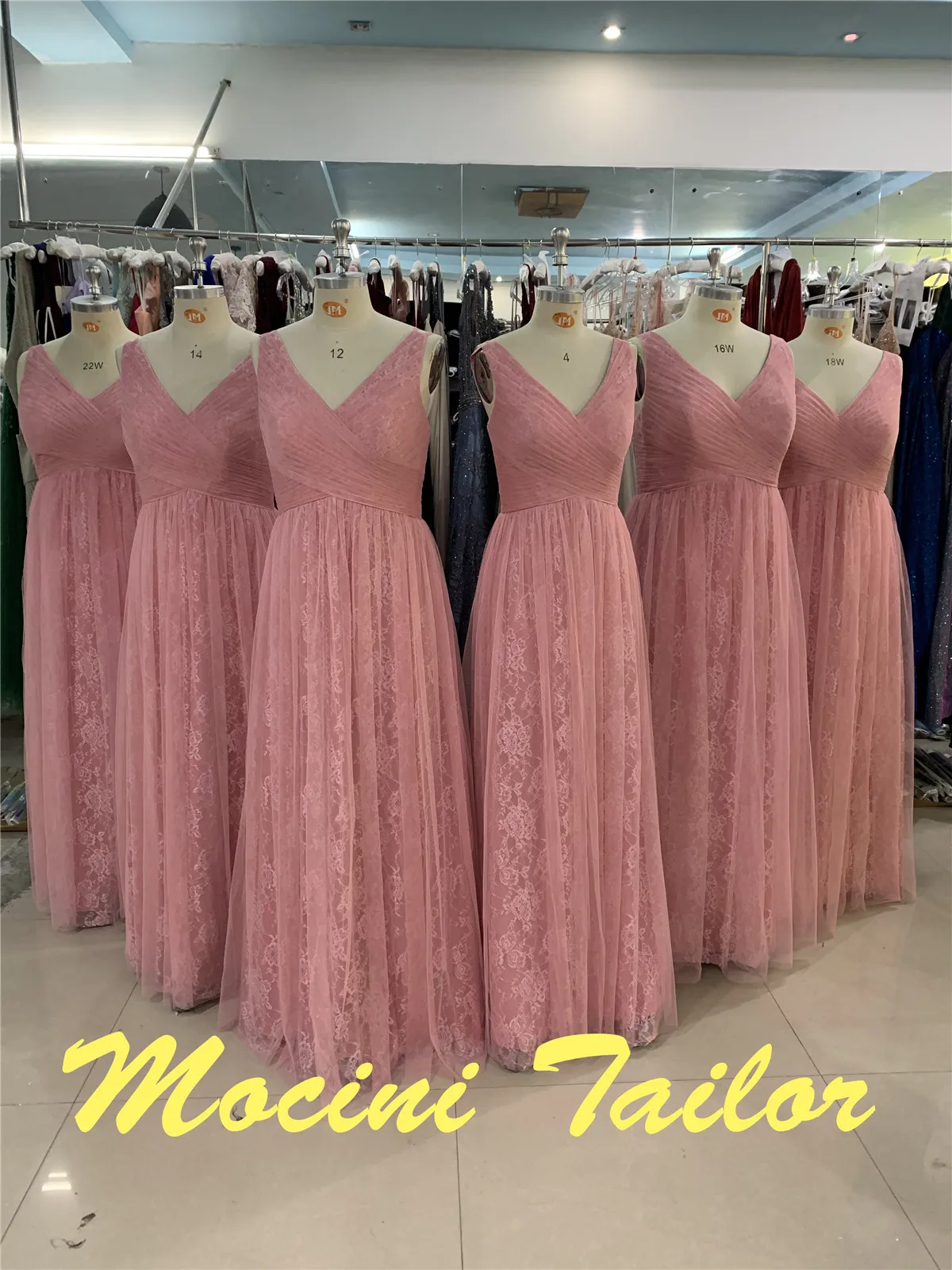 

2024 English Rose Color Chiffon Lace Long V-neck Small-Large Size Pleats Luckgirls Fashion Bridesmaid Dress Mocini Tailor