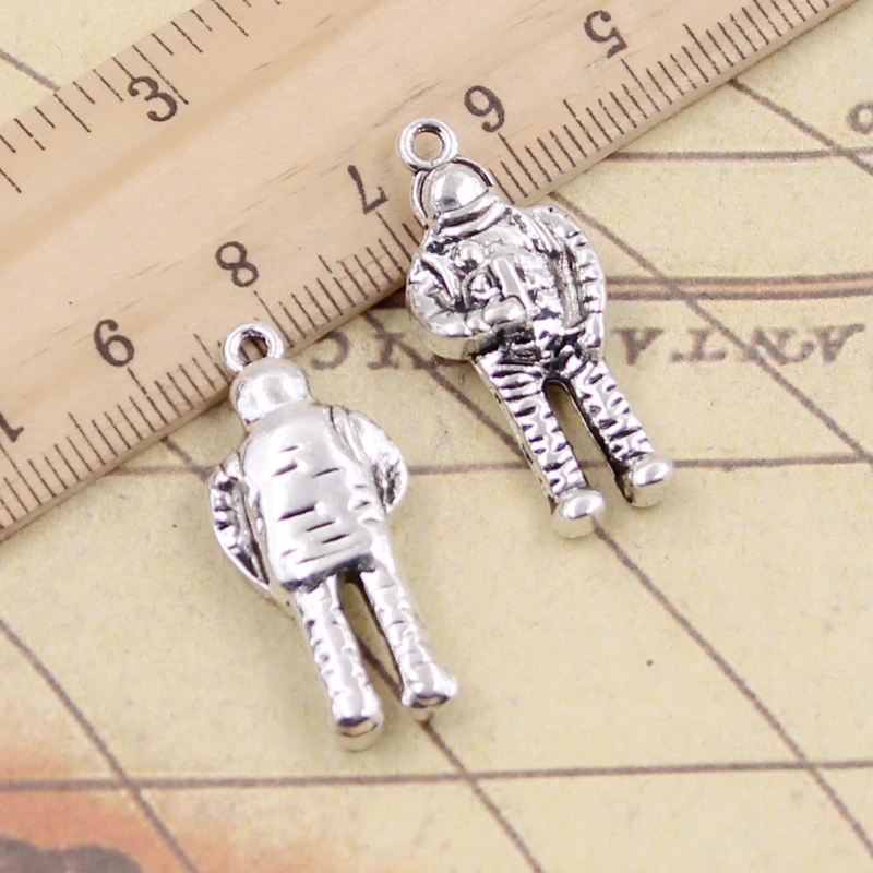 10 stücke Reize Raum Mann Universum Astronaut 31x13x6mm tibetische Silber Farbe Anhänger antiken Schmuck machen DIY handgemachte Handwerk