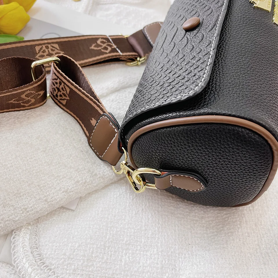 shoulder bags for women	 Luxury Design Personality Bag 2022 Summer New Women's Handbag Trend Fashion Single Shoulder Diagonal Cross Bag Casual Street nylon shoulder bag