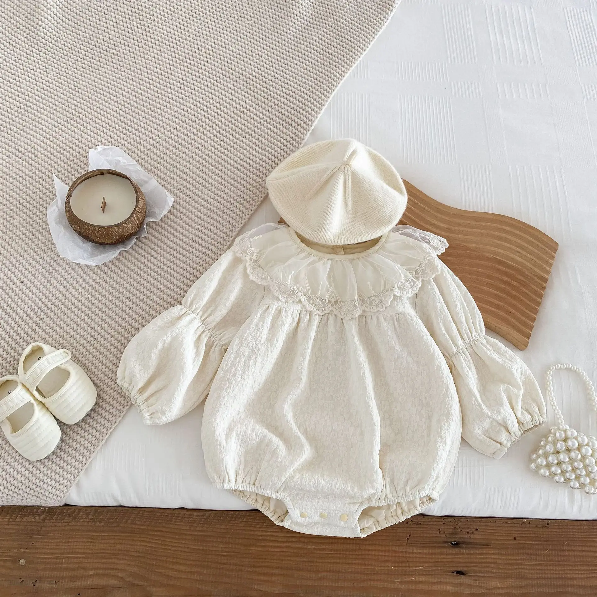 Einfarbig Nette Baby Mädchen Strampler Lange Ärmeln Neugeborenen Overall Frühling Herbst Mode Spitze Kleidung Taufe Party Kleidung – Detail 3