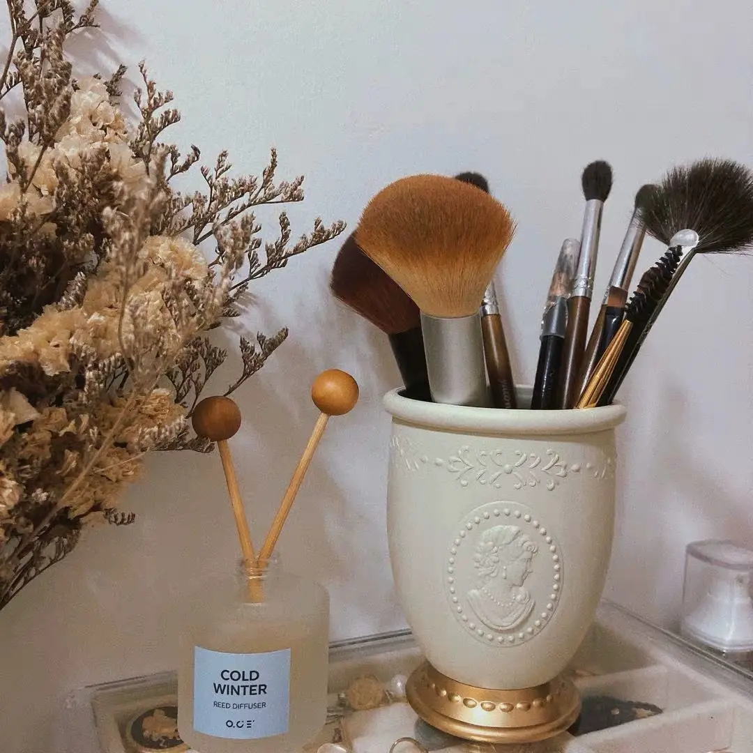 Luxury Relief Portrait  Makeup Brush Holder.cosmetics Lipstick Eyebrow Pencil Holder ,multi-function Storage Box Organizers 3