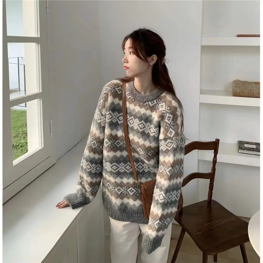 Рисунок 2 - Женский пуловер с круглым вырезом