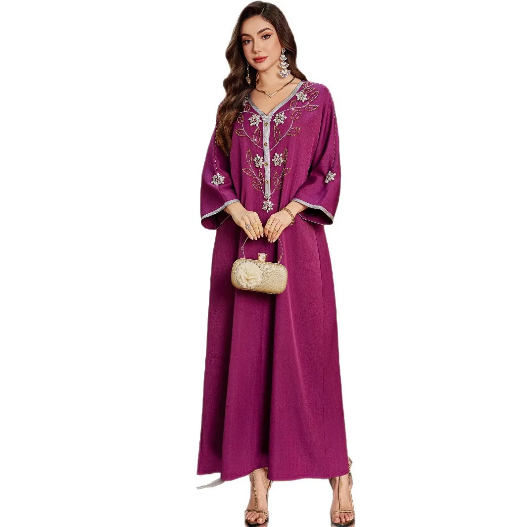 جلابية فوشيا بتطريز فضي أنيق