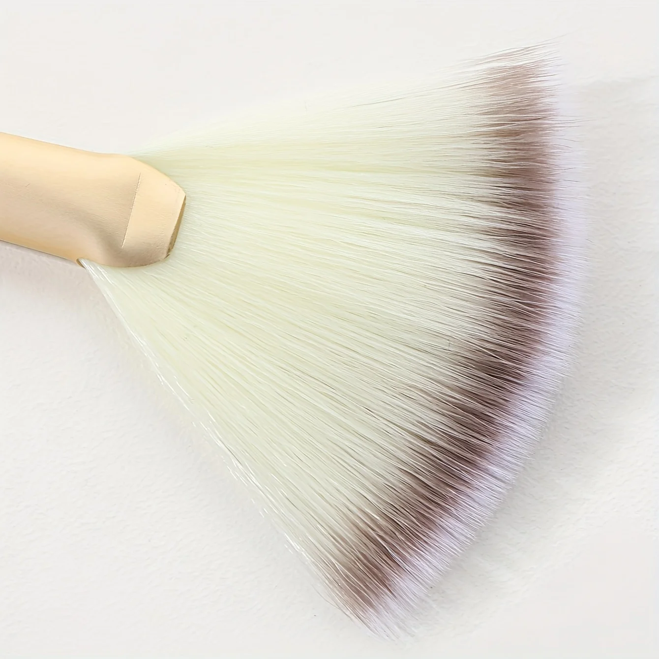 1pc Fan Shaped Highlight Brush Contour Brush Blending Highlighter Makeup Brush Face Loose Powder Brush Cosmetic Beauty Tools 2