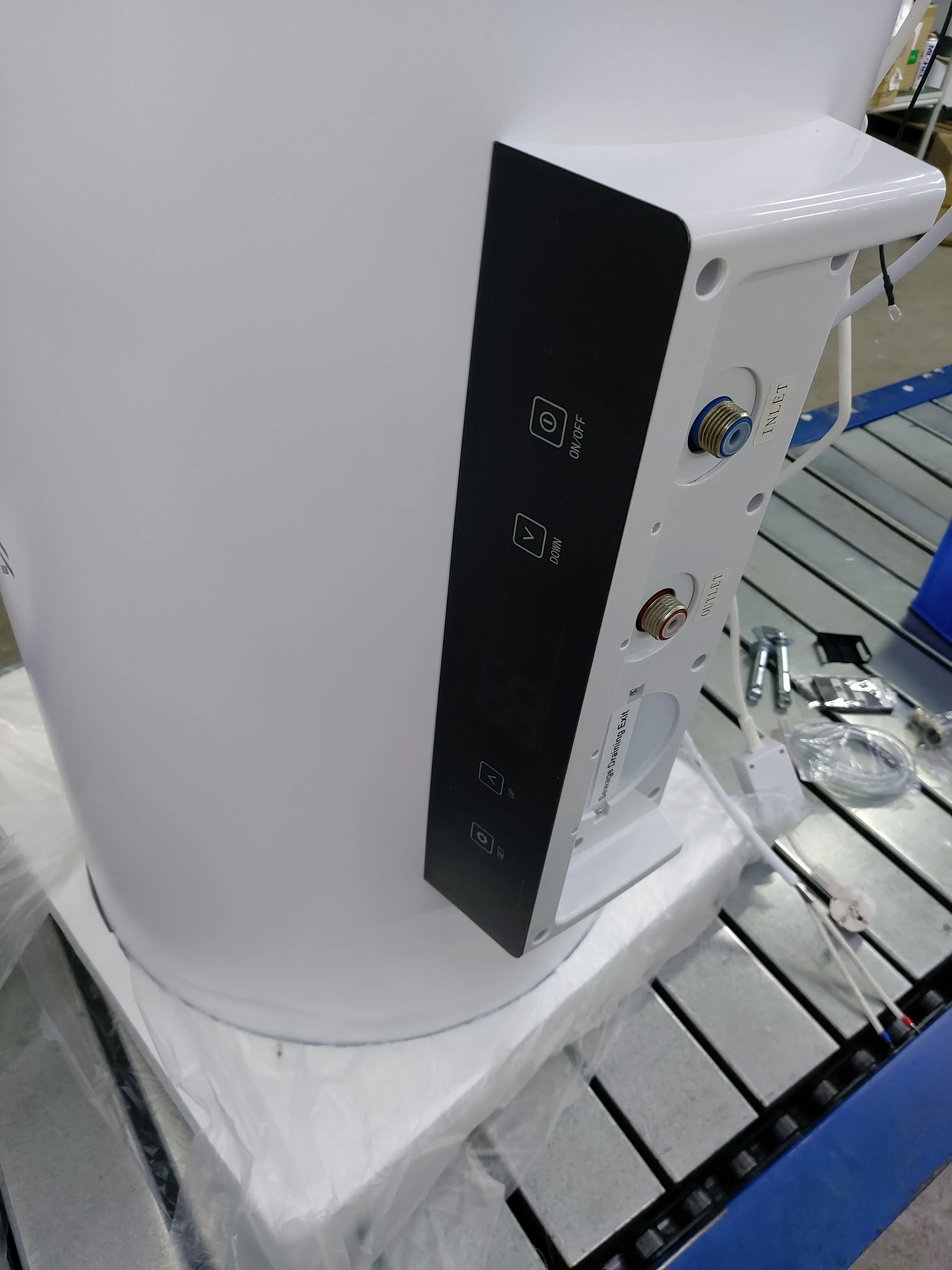 Chinese Top Wall Mounted 60L AC DC PV SOLAR WATER HEATER for Bathroom Shower