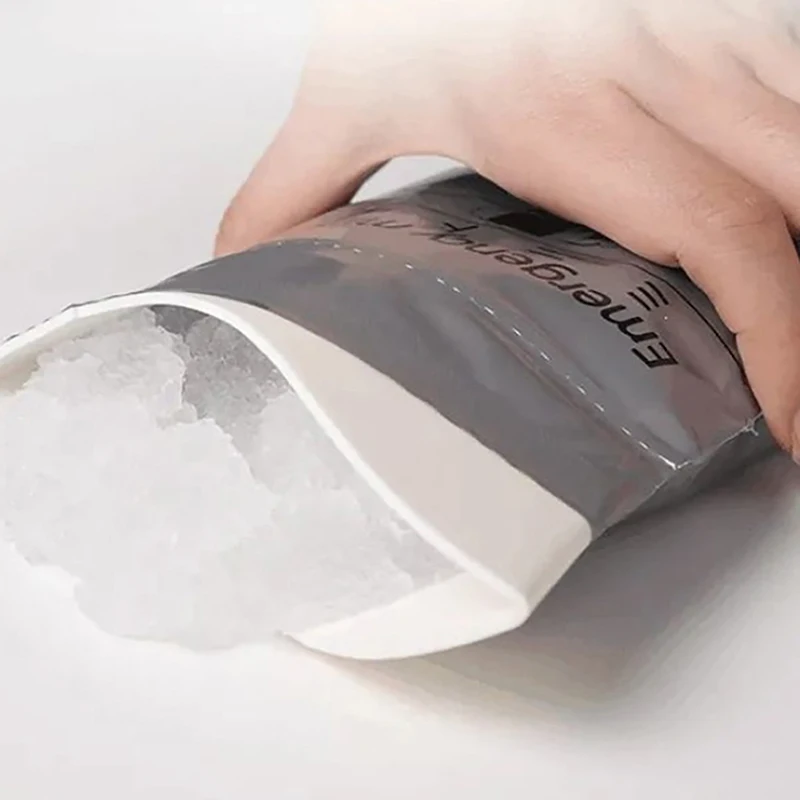 Women Portable Urinal 6Pcs 700ml Car Emergency Urine Bag Disposable Mini Toilet Bag Urine Container Portable Outdoor Travel Car Urinals for Men Women