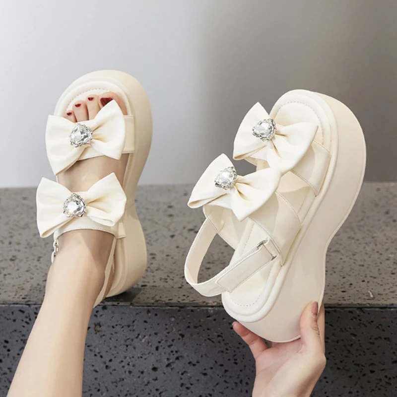 

Fashionable Thick-soled Women's Height Increasing Shoes Summer Versatile and Comfortable Beach Sandals and Slippers New Style