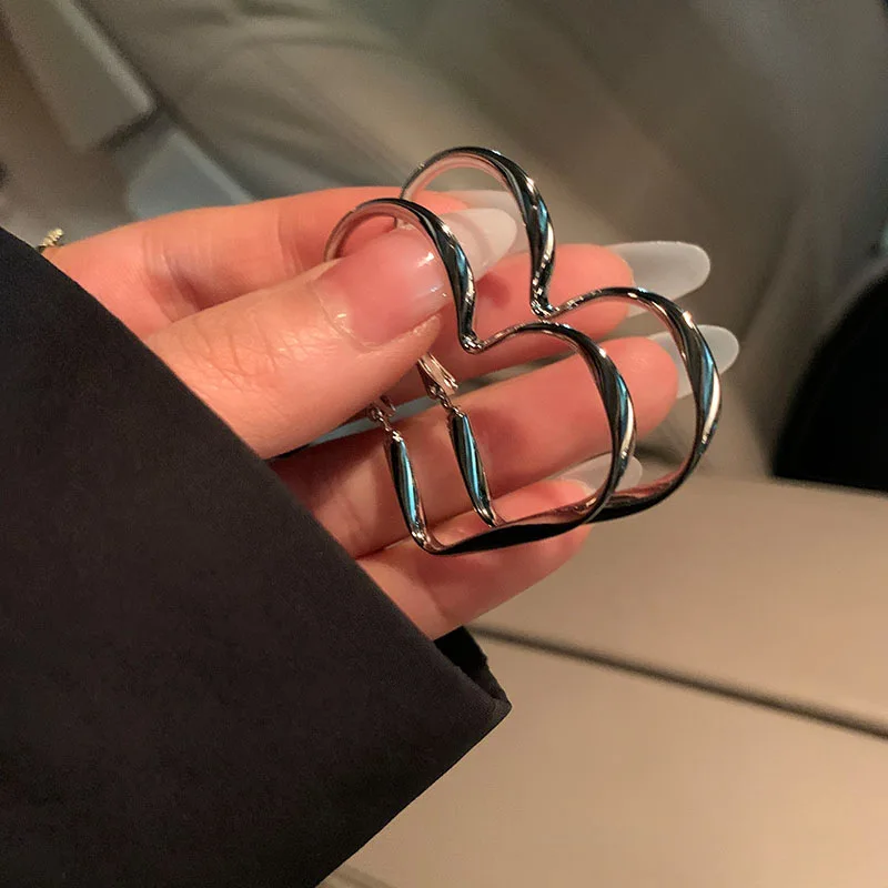 Silver Needle Twisted Love Earrings European And American Design Simple Fashion Earrings Ring Metal Cool Style E  Free Shipping