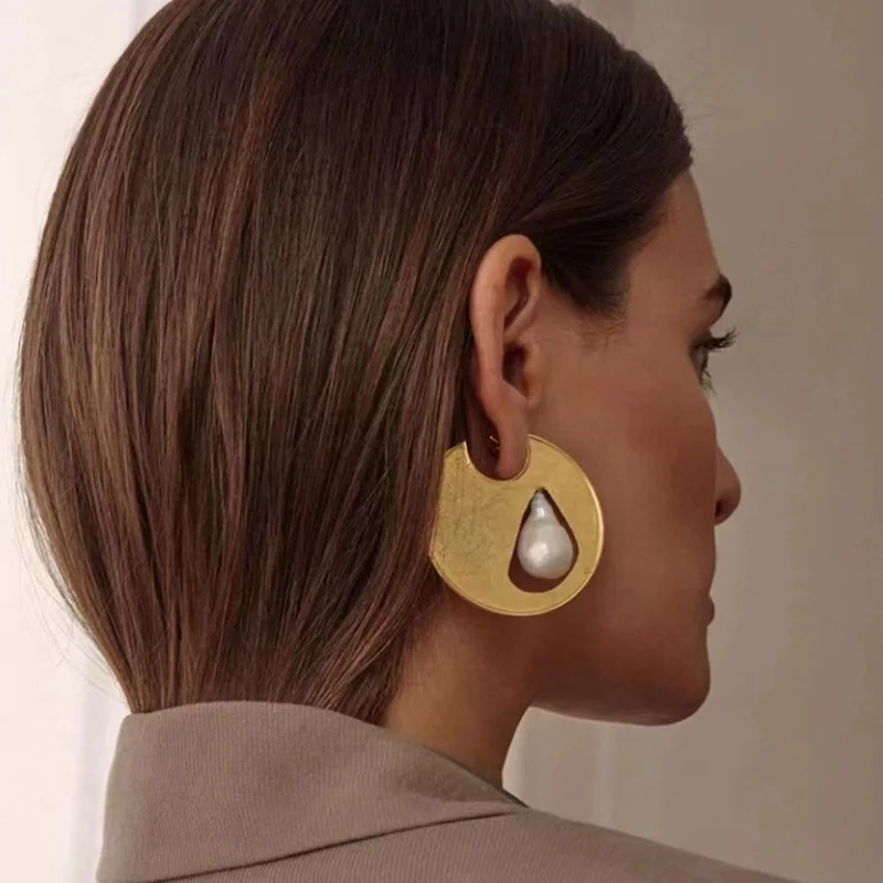 Donia Jewelry Fashion New Geometric Titanium Steel Micro-Inlaid AAA Zircon Silver Needle Irregular Luxury Palace Pearl Earrings.