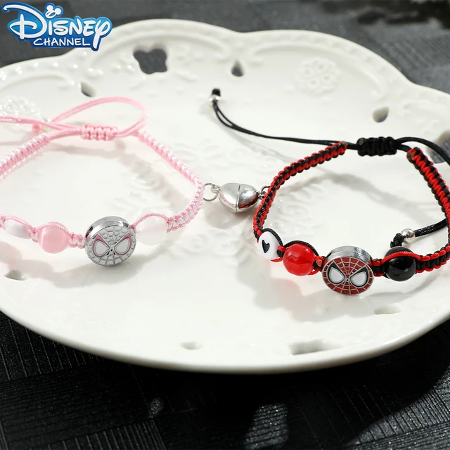 Le bracelet de couple Spider-Man pour la Saint-Valentin est un cadeau réglable adapté à un usage quotidien.