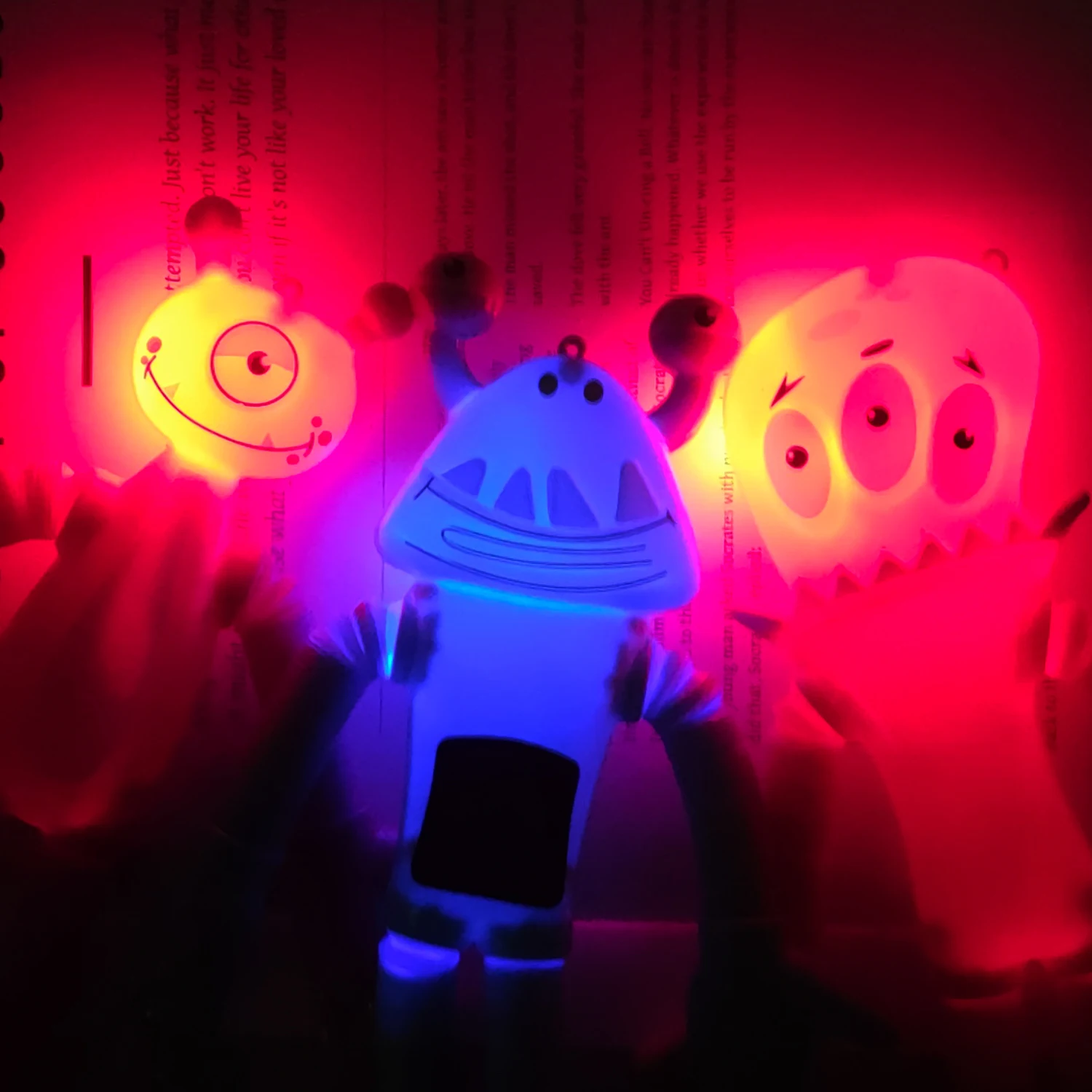 4pcs luminous/non luminous stretching robot telescopic tube decompression toy LaLaLaLe funny puzzle toy gift color random 6