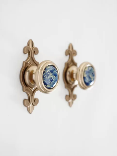 Description Picture 4 of itemEuropean Retro Rural Printing Ceramic Drawer Shoe Cabinet Knob Bronze Cupboard Wardrobe Dresser Door Handle Backplate  With Knob