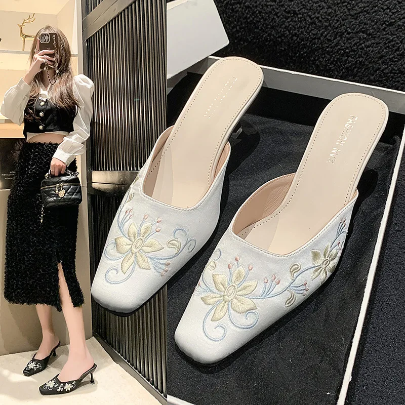 

Туфли женские из флока на тонком каблуке, роскошные шлепанцы, низкий каблук, мюли, закрытый носок, летняя модная обувь в римском стиле, 2024