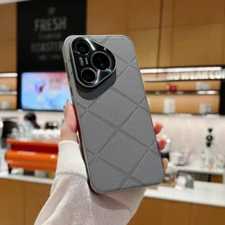 Schokbestendige Luxe Leren Geometrische Harde Case met Slanke Metalen Camera Beschermcover