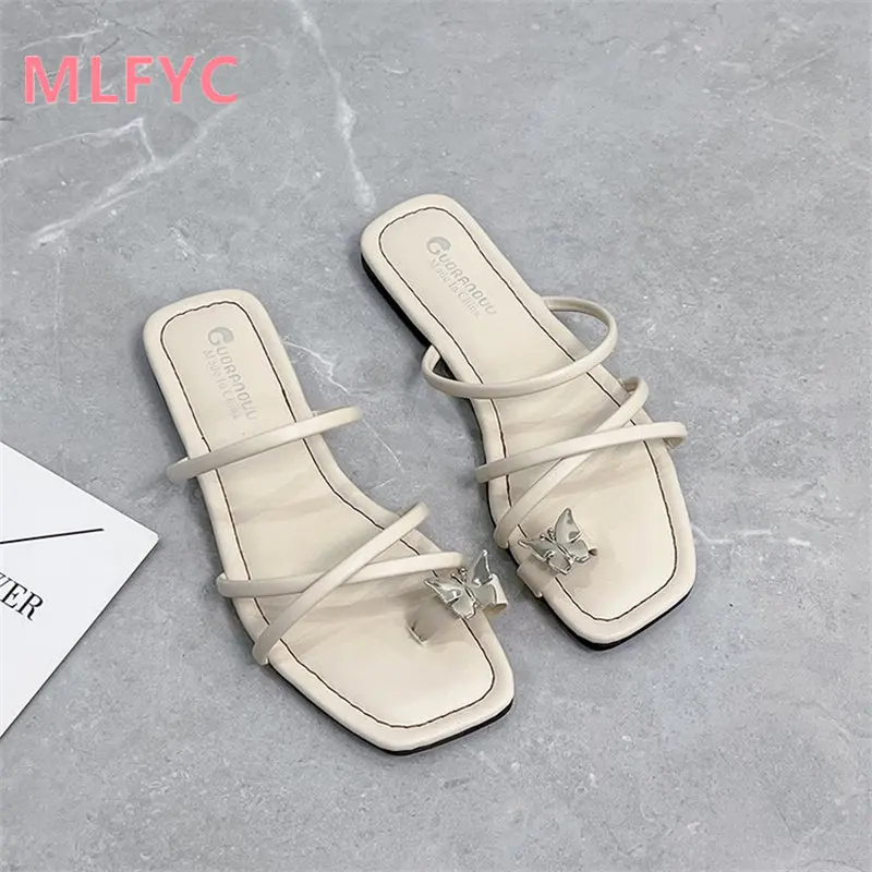 Comfortable and fashionable flat bottomed butterfly toe sandals for women's 2023 summer new beach sandals