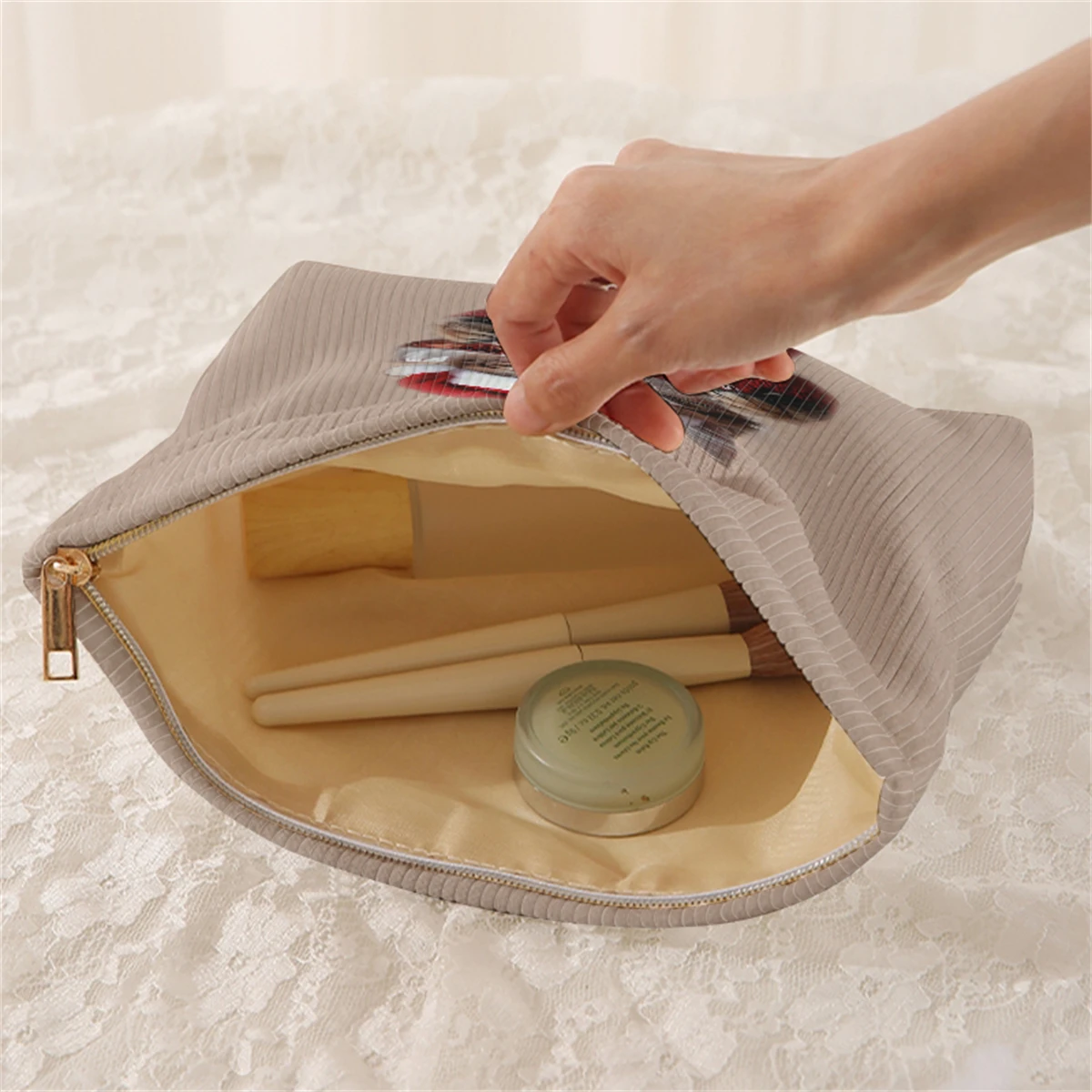 1 Christmas themed corduroy makeup bag, lightweight zipper makeup storage box, multifunctional bag with lining