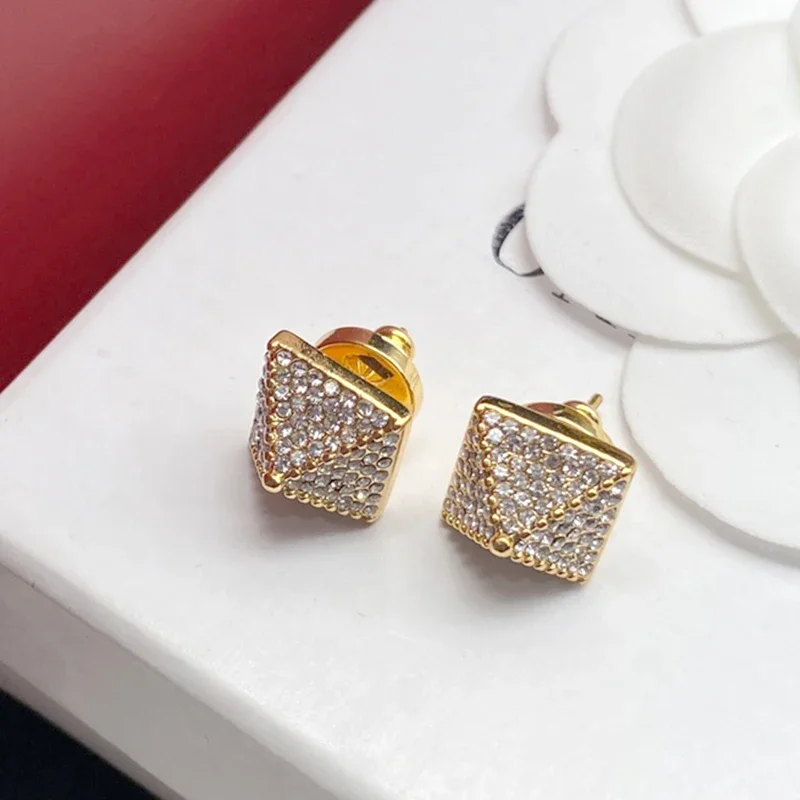 

Женские серьги из серебра 925 пробы, с бриллиантами