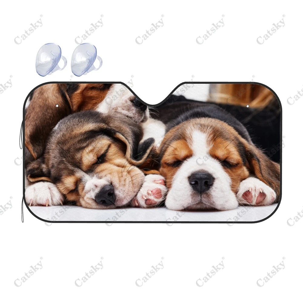 

Beagle солнцезащитный козырек на лобовое стекло автомобиля, сидя в траве
