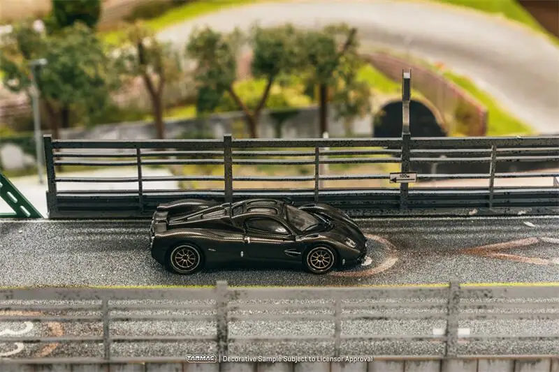 Tarmac Works 1:64 Pagani Utopia CARBON FIBER EDITION Black Diecast Model Car 3