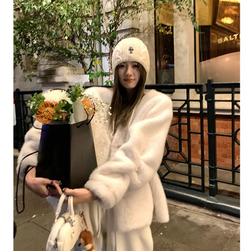 

Furry and Environmentally Friendly Mink Jacket for Women's Winter New Korean Fashion Suede V-neck Faux Fur Top Female Clothing