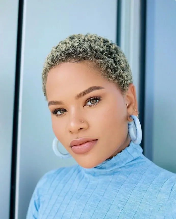 Perruque Femme Afro Courte 100% Cheveux Naturels - Noir Et Rouge Méchés - Neuf Avec étiquettes