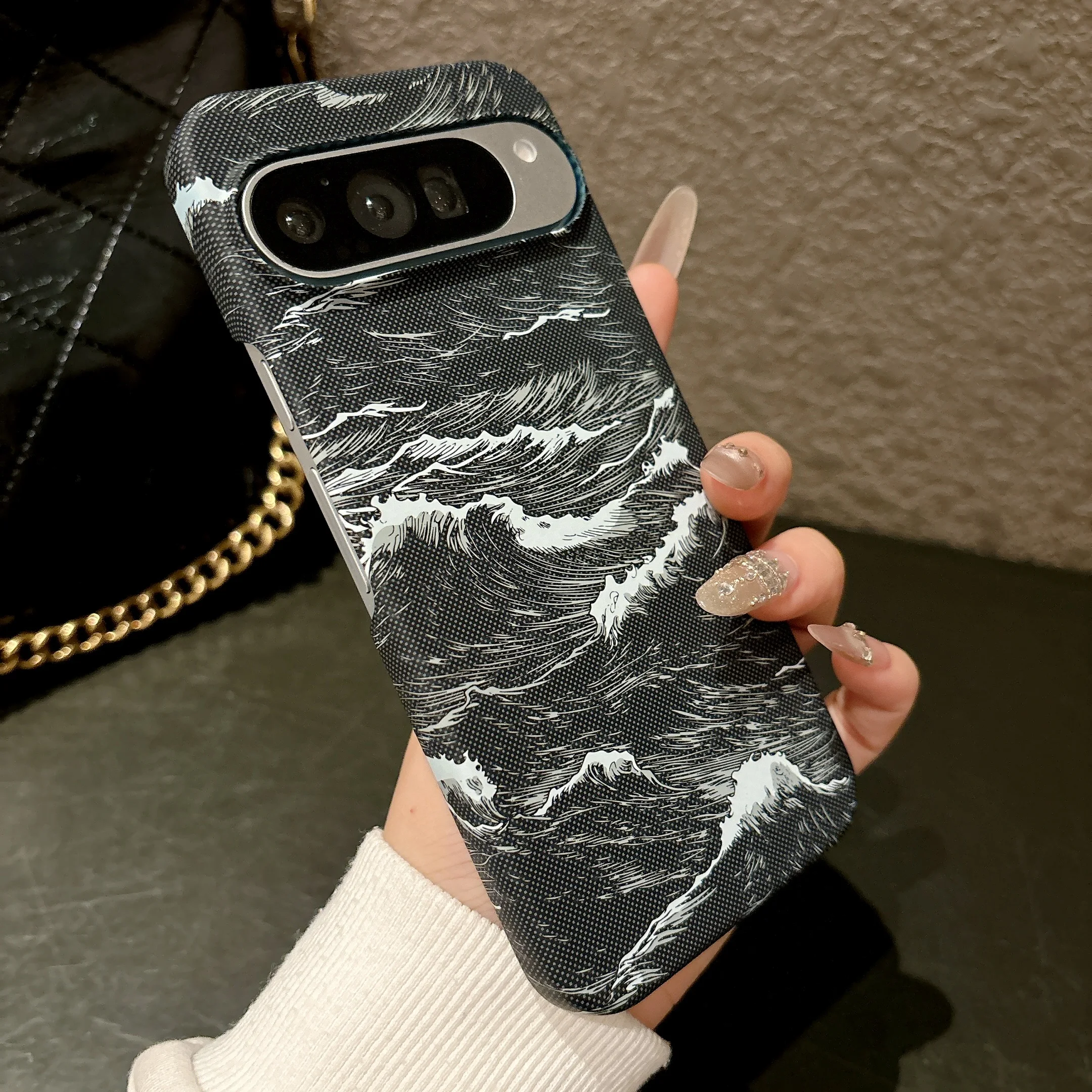 Kevlar Ocean Wave Texture Frameless Cooling Case with MagSafe Compatibility