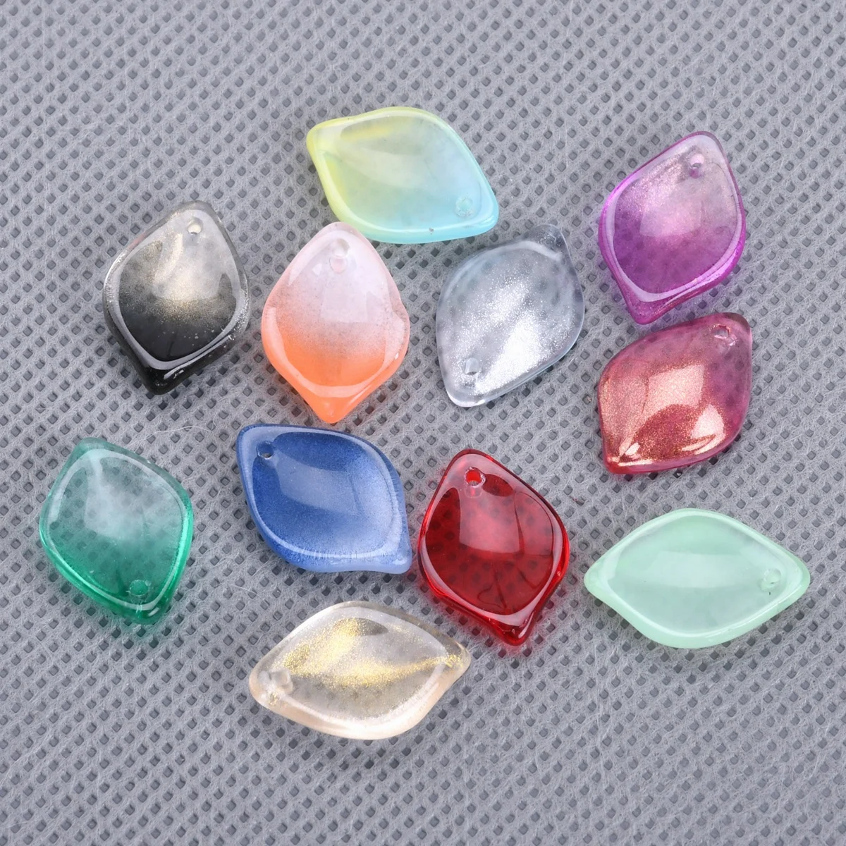 Рисунок 2 - бусины-подвески в форме лепестков