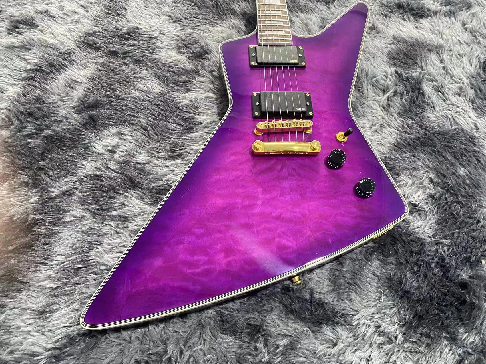 

China electric guitar The purple color Goose type Tiger stripes Factory direct sales can be customized Free shipping
