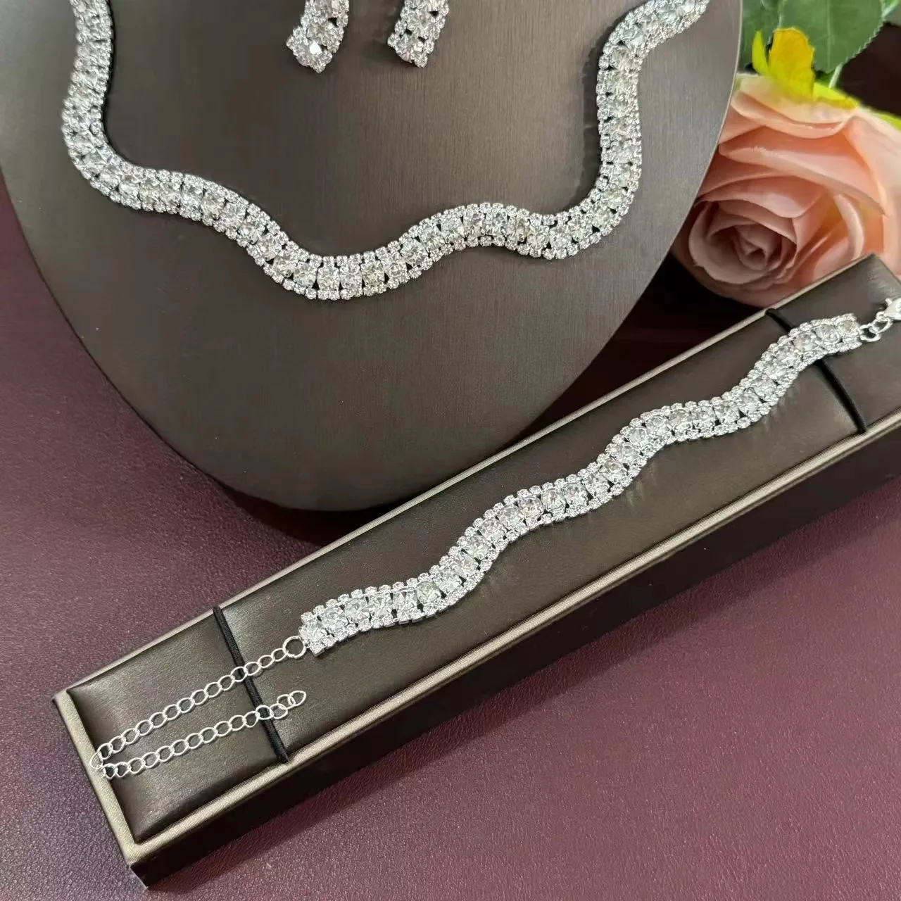 Conjunto de 4 piezas de joyería de lujo minimalista y elegante para mujer, ideal para bodas, banquetes y fiestas. Sf5c92cdfbef9403681b109a1876acb34e