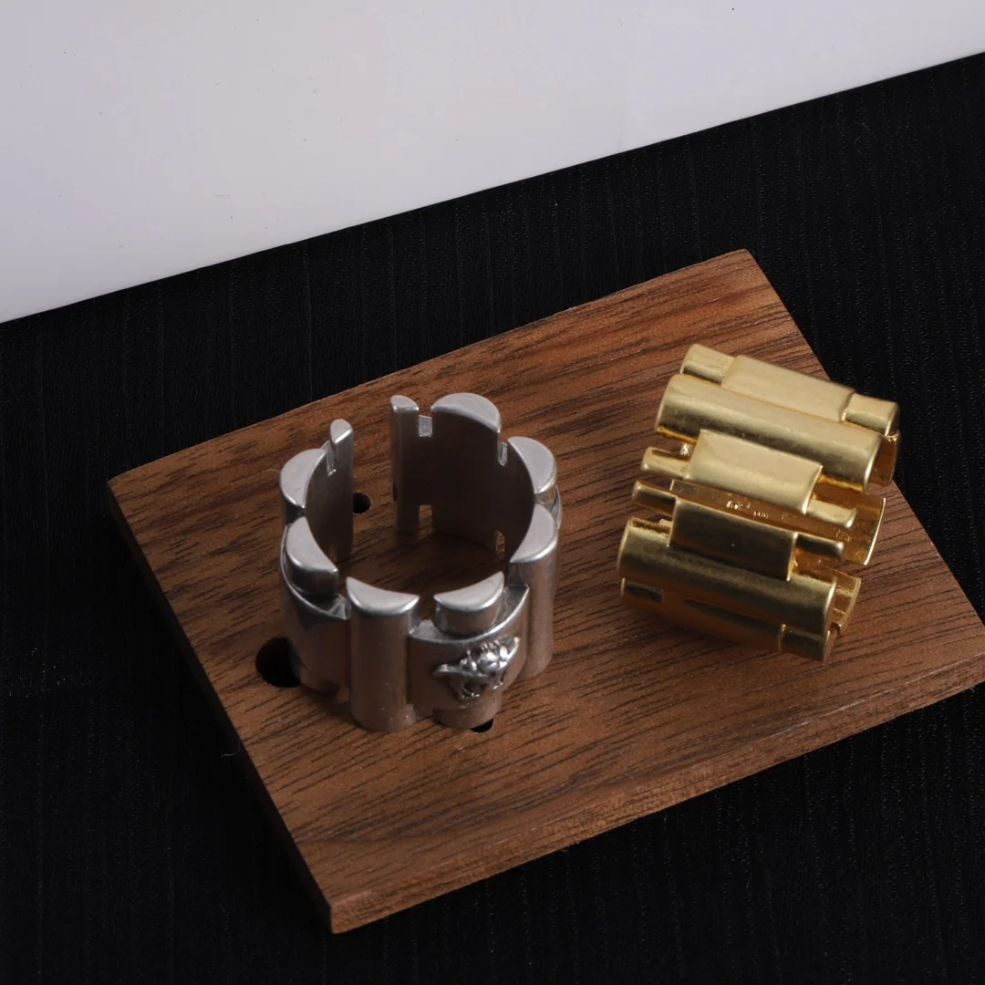 

European and American fashion retro head inlay wide ring