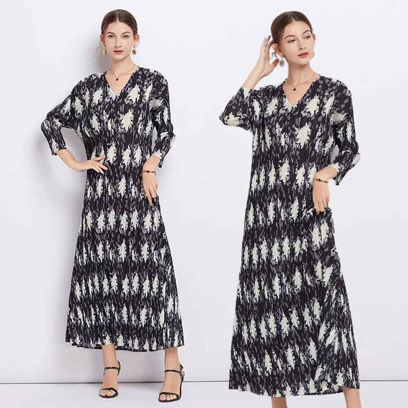 

2023 Autumn New Sanzhai Pleated Dress Women's Japanese V-neck Loose Large Leopard Print Long Sleeve Magic Dress Knee LengthDress