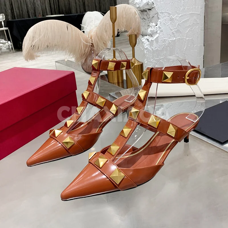 

Lady Sandals Summer 2024 New Pointy Toe Toe Wrapping Metal Rivet Decor Kitten Heel Ladies Shoes Fashion Classics Women Sandals