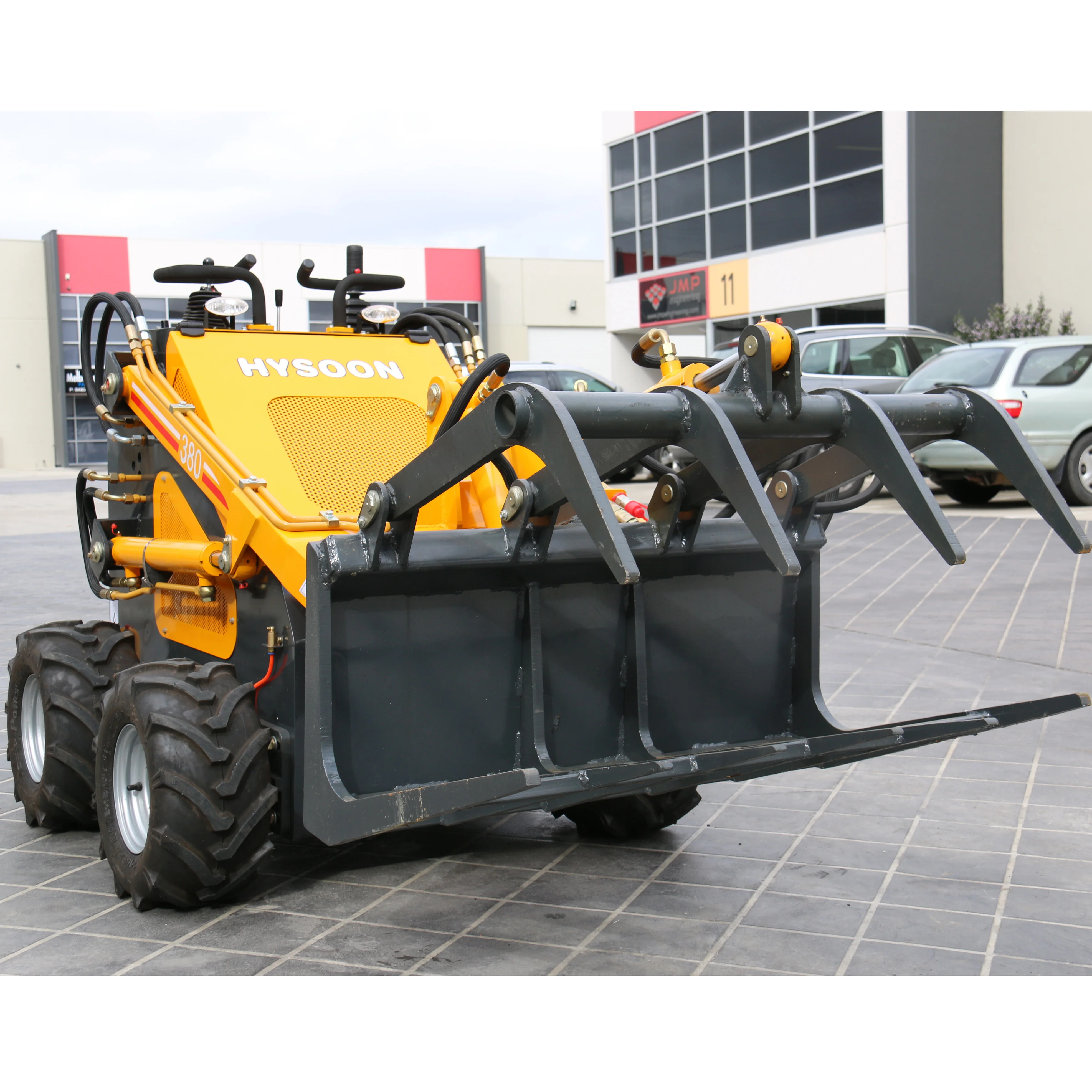 Рисунок 4 - Мини-погрузчик с бортовым поворотом