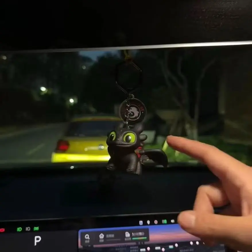 이빨없는 자동차 장식 날개가 움직일 수 있고, 안경이 빛날 것입니다. 생일 선물용 장식품 걸이형 장식품.