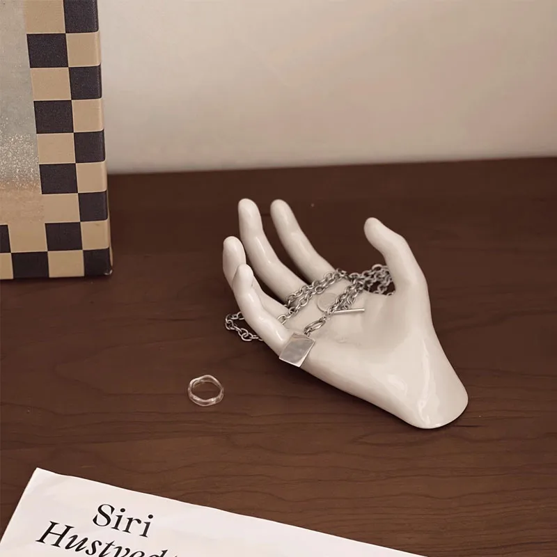 

Nordic Style Modern Art White Ceramic Hand Table Top Decoration Living Room Bedroom Furniture Decoration Articles Storage Mold